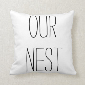 "Nuestra jerarquía" Rae Dunn inspiró la almohada