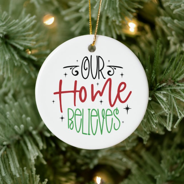 Nuestro hogar cree en el ornamento navideño (Árbol)