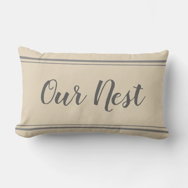 Nuestro nido almohada gris y beige (Anverso)