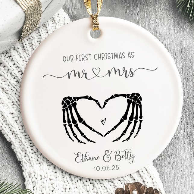 Nuestro primer ornamento casado de Navidad Sr. y S (Our First Christmas Married Ornament)