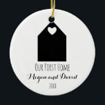 Nuestro primer ornamento casero el | minimalista y<br><div class="desc">Nuestro primer navidad casero adorna la atracción de una casa minimalista romántica. Personalizable con sus nombres y año.</div>