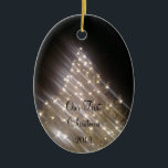 Nuestro primer ornamento del navidad<br><div class="desc">perfeccione para los recienes casados,  los pares dedicados o los amantes celebrando su primer navidad junto</div>
