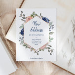 Nueva dirección | Invitación de desplazamiento geo<br><div class="desc">Estas postales modernas presentan flores acuáticas pintadas a mano color rosa y azul marino en un fondo blanco y crujiente. Una moda boho y un estilo de moda que también se caracteriza por un marco geométrico dorado falso rosa que le confiere un bonito aspecto de tendencia. Mezcla de texto en...</div>