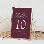 Número de mesa Boda púrpura moderno elegante<br><div class="desc">Tarjetas de números de tabla minimalistas y modernas con letras blancas modernas con "Table" en escritura moderna de caligrafía. El diseño presenta un fondo de color violeta o un color de su elección. El diseño se repite en la parte posterior. Para solicitar las tarjetas de tabla moradas: agregue su nombre,...</div>