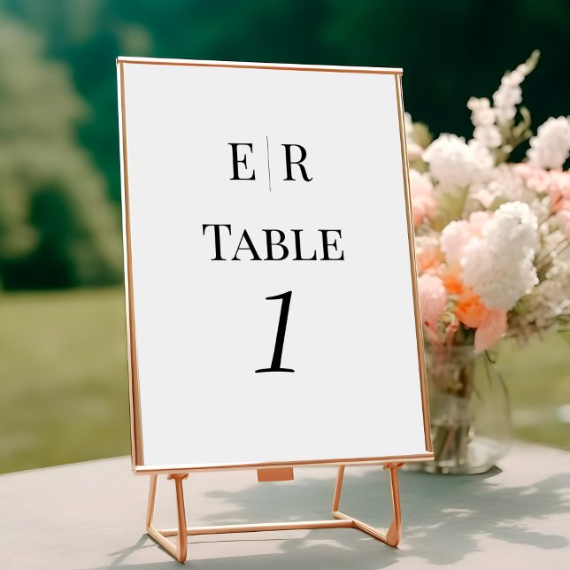 Número de Mesa con Monograma en Blanco y Negro Min (Minimalist Black and White Monogram Table Number on a wedding table.)