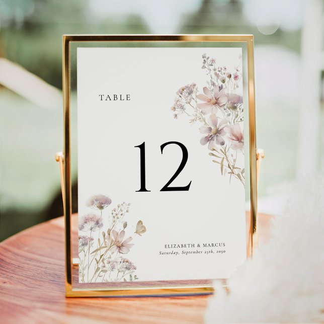Número de mesa de boda boho de flor silvestre rosa (Blush wildflower boho wedding table number with soft floral design and elegant typography)