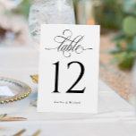 Número de mesa de boda con caligrafía elegante de<br><div class="desc">Números de mesa de boda con caligrafía elegante de lujo (blanco y negro) - Estos números de mesa de boda elegantes presentan un guión de caligrafía elegante. Cambie sus nombres y añádalos individualmente a su carrito.</div>