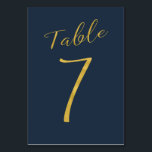 Número de mesa de boda elegante dorado brillo azul<br><div class="desc">Tarjeta de mesa de recepción de boda con caligrafía formal de falso papel de aluminio dorado. El color de fondo azul marino es editable. Puedes cambiarlo después de pulsar el botón PERSONALIZAR. Puedes encontrar toda la gama de números (1 - 50) aquí: http://bit.ly/2sLMaFh Si necesitas ayuda, por favor contáctame a...</div>