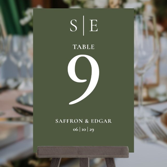 Número de mesa de boda en verde oliva con monogram (Olive Green Monogram Wedding Table Number)