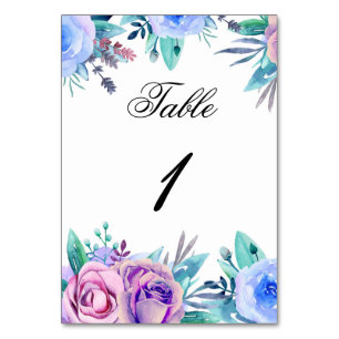 Número de mesa de boda floral. Flores azules púrpu
