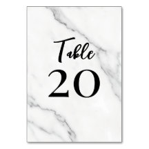 Número de mesa en mármol negro elegante con letra
