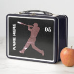 Número de nombre de béisbol vintage personalizado<br><div class="desc">Nombre de béisbol vintage personalizado Número de caja de almuerzo Metalizado</div>