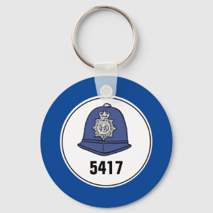 Número de placa. Casco de policía. Llavero