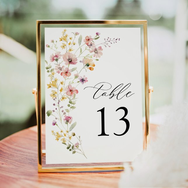 Número de tabla del Boda de flores silvestres de c (Wildflower meadow wedding table number sign with soft floral illustration and elegant typography)