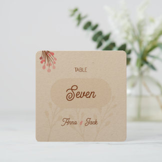 Número mesa beige y rosa flores silvestres