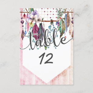 Números de mesa de boda con atrapasueños y plumas 