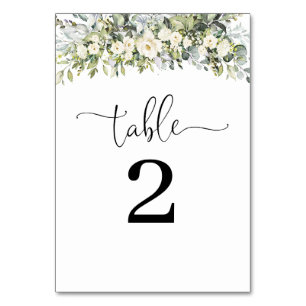 Números de mesa de boda con flores blancas