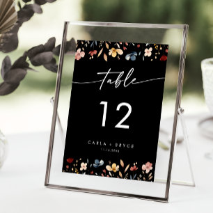 Números de mesa de boda con flores silvestres boho