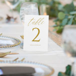 Números de mesa de Boda de oro elegantes y moderno<br><div class="desc">Elegante y moderno Boda de oro números de tabla - Estos elegantes números de la mesa de bodas presentan un romántico guión de caligrafía dorada. Cambie sus nombres y añada individualmente a su carrito.</div>