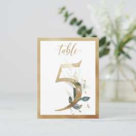 Números de mesa dorados con follaje verde, tarjeta