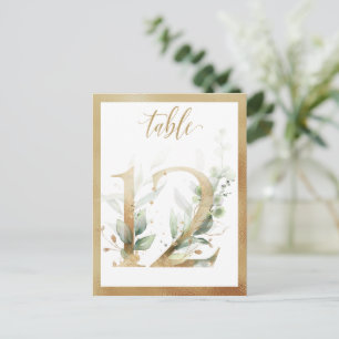 Números de mesa dorados con follaje verde, tarjeta