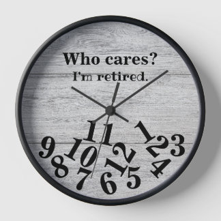 Números desconcertados en el reloj de Wood LOOK