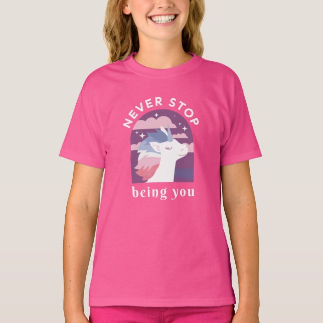 Nunca dejes de ser tu camiseta unicornio (Anverso)
