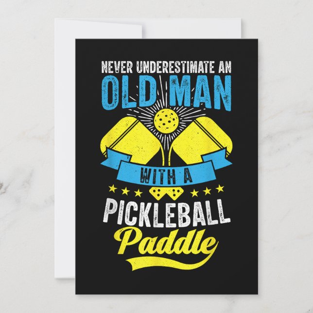 Nunca subestimes a un anciano con una pelota de fu (Anverso)