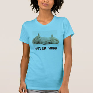 Nunca trabaje los conejitos y la camisa del