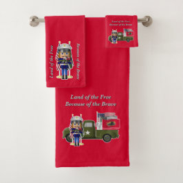 Nutcracker marino con un pequeño camión militar