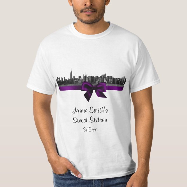NYC Wide Skyline Etched BW Camiseta Púrpura (Anverso)