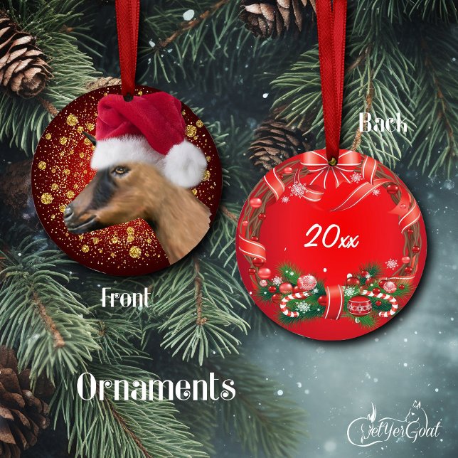 Oberhasli Goat Santa Hat Ornamento de Navidad (Oil portrait of a pretty Oberhasli goat,m with Santa hat and gold snowflakes - dated  #zazzlemade)