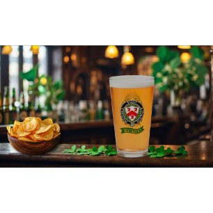 O'Casey/Casey Irish Shield Glass de cerveza person