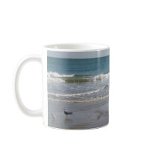 Océano con la taza de las gaviotas
