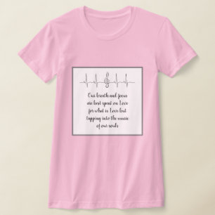 Oda a amar la camiseta del poeta Adiela Akoo