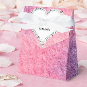 Oda a las cajas de favores del amor por la poeta A