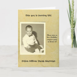 Oficial de policía sorpresiva invitación a fiesta