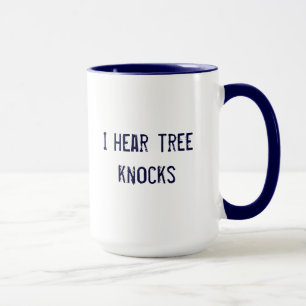 oigo la taza de los golpes del árbol