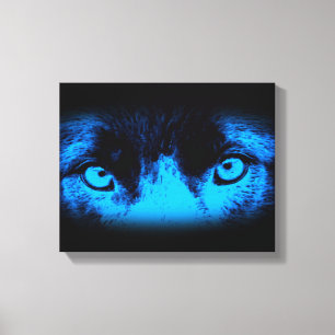 Ojos intensos de perro en arte abstracto azul