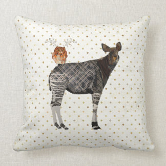 OKAPI Y ALMOHADA DE LAS PLUMAS