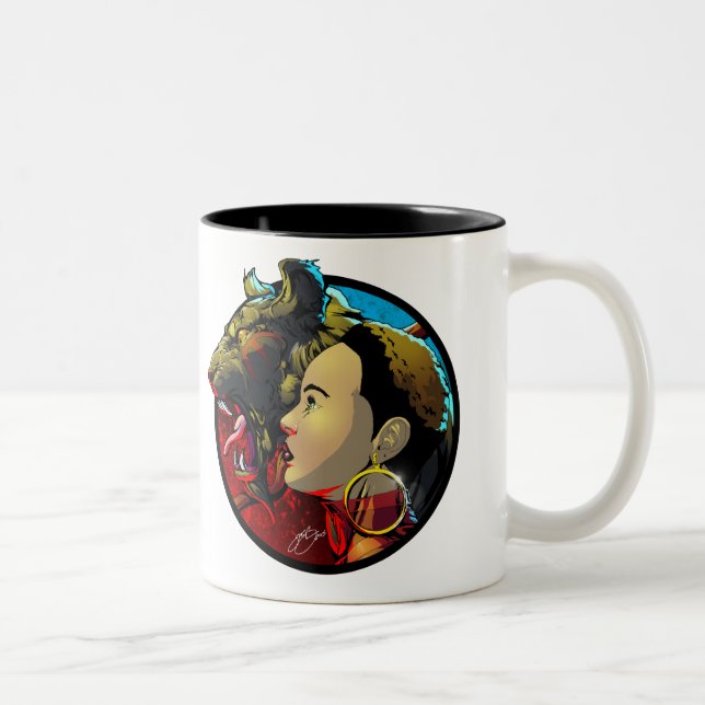 Okira con la taza del mascota (Derecha)