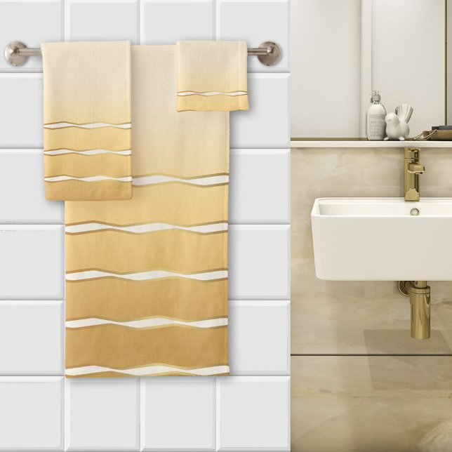 Ola Dorada Marfil Ondulada (bathroom towel set featuring a wavy design in sunny ocher yellow and ivory with gold)