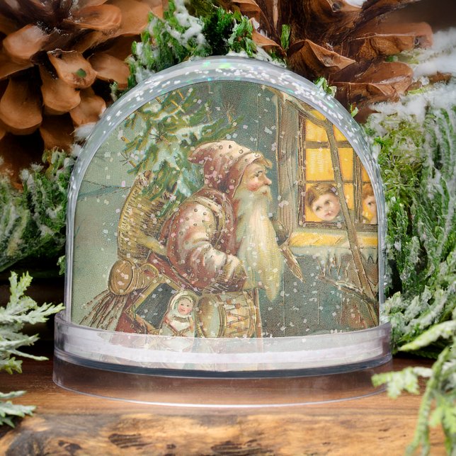 Old World Father Christmas in Winter Snow Globe (Subido por el creador)