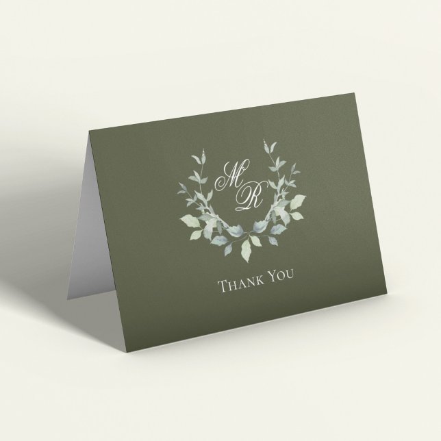 Oliva Verde Agradecimiento de Boda en Letra Cursiv (Olive green monogram wedding thank you card with botanical wreath and elegant script)