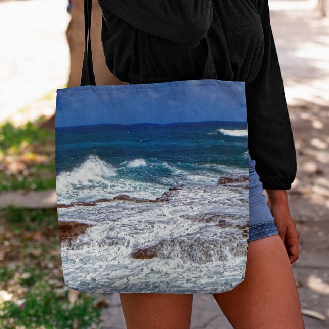 Ondas Que Caen En La Bolsa De Rocas (Subido por el creador)