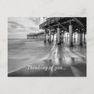 Ondas suaves en la postal de escala de grises de C