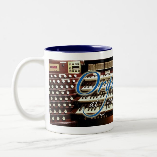 Organista en su taza del servicio - letras azules (Izquierda)