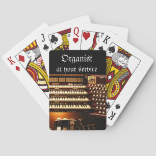 Organista en sus cartas de juego de servicio