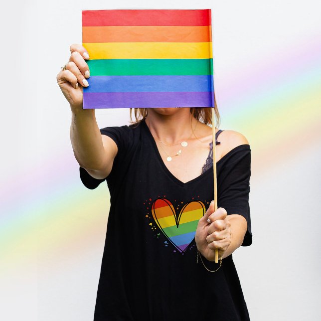 Orgullo arcoiris Chicas LGBTQ camiseta oscura bási (Subido por el creador)