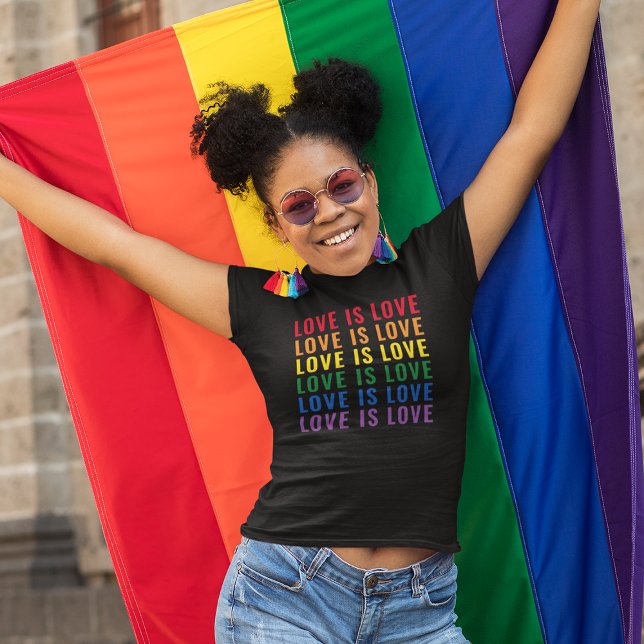 Orgullo gay arcoiris LGBT El amor es una camiseta  (Subido por el creador)
